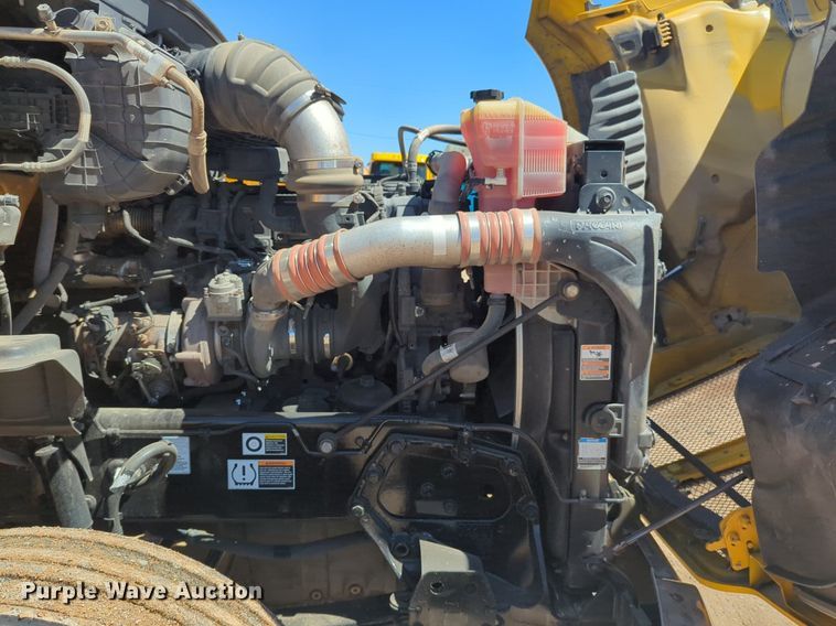 image for item NG9401 2019 Kenworth T680 semi truck