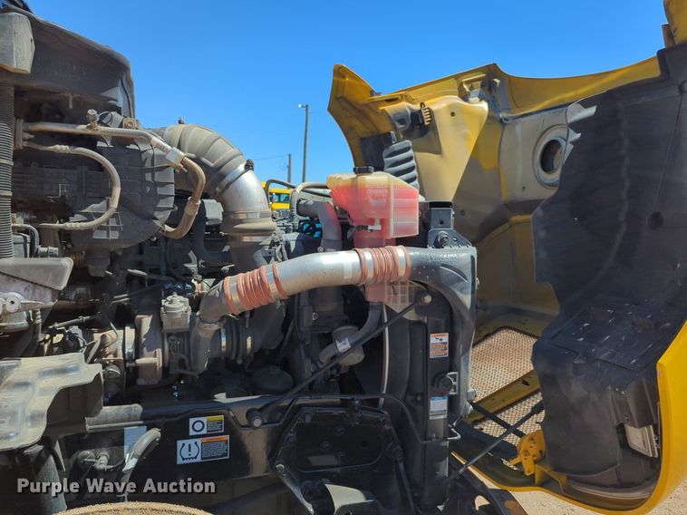 image for item NG9401 2019 Kenworth T680 semi truck