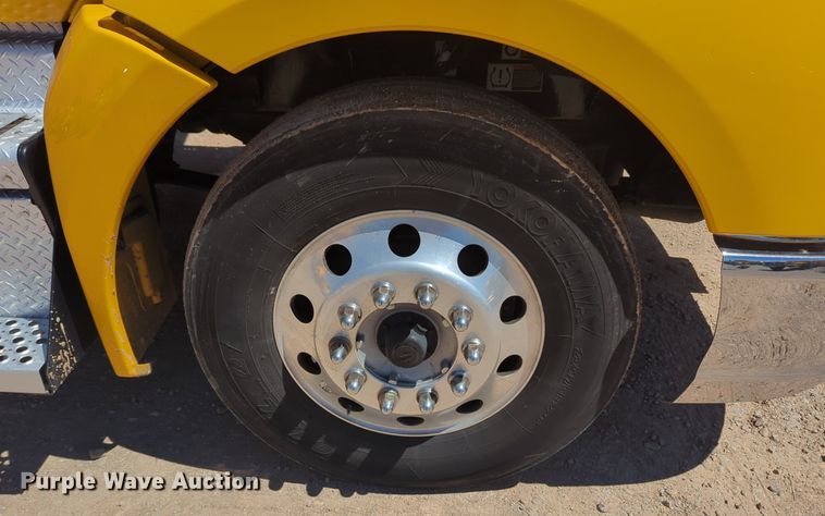 image for item NG9401 2019 Kenworth T680 semi truck
