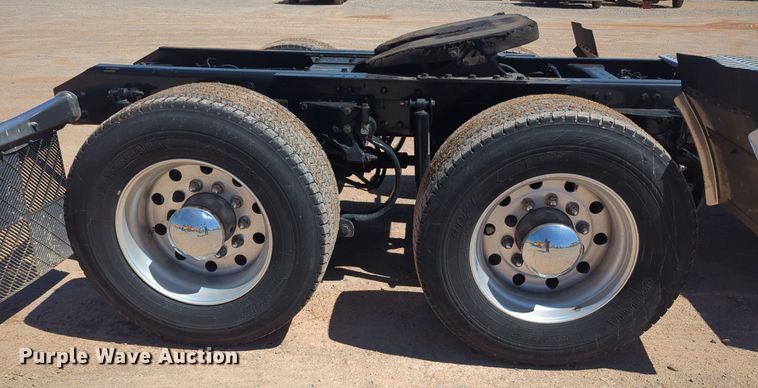 image for item NG9401 2019 Kenworth T680 semi truck