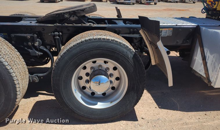 image for item NG9401 2019 Kenworth T680 semi truck