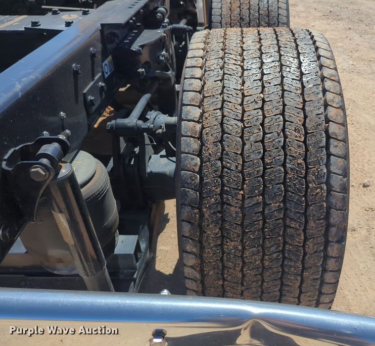 image for item NG9401 2019 Kenworth T680 semi truck