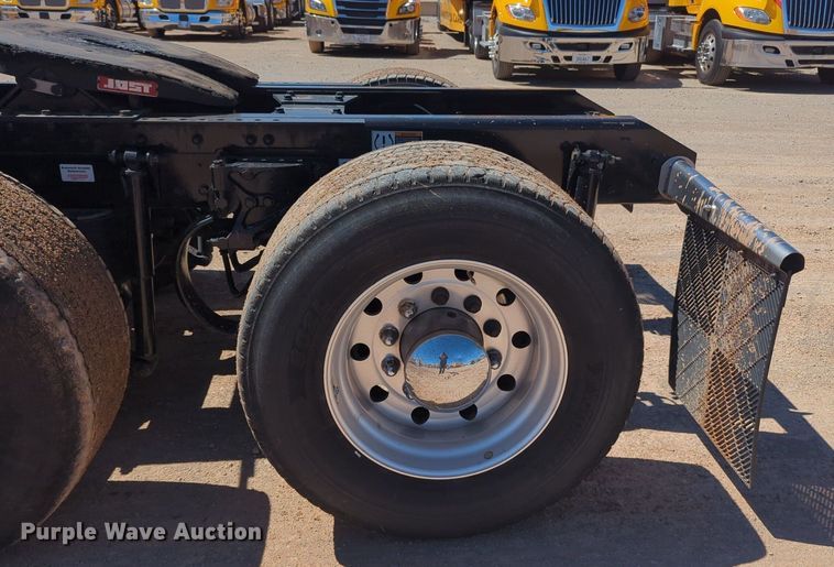 image for item NG9401 2019 Kenworth T680 semi truck