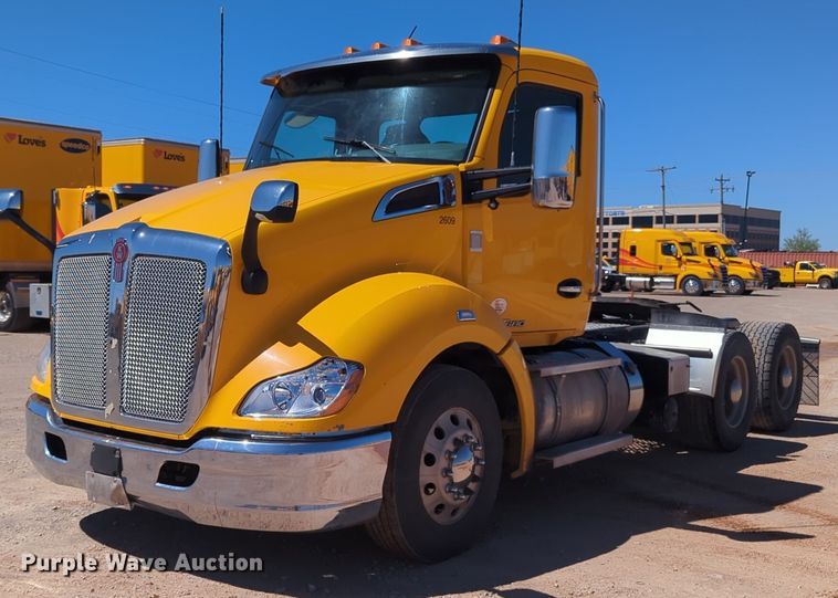 image for item NG9402 2019 Kenworth T680 semi truck