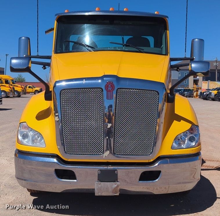 image for item NG9402 2019 Kenworth T680 semi truck