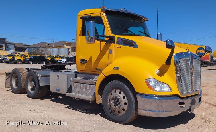 image for item NG9402 2019 Kenworth T680 semi truck