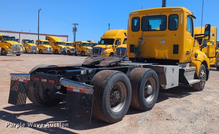 image for item NG9402 2019 Kenworth T680 semi truck