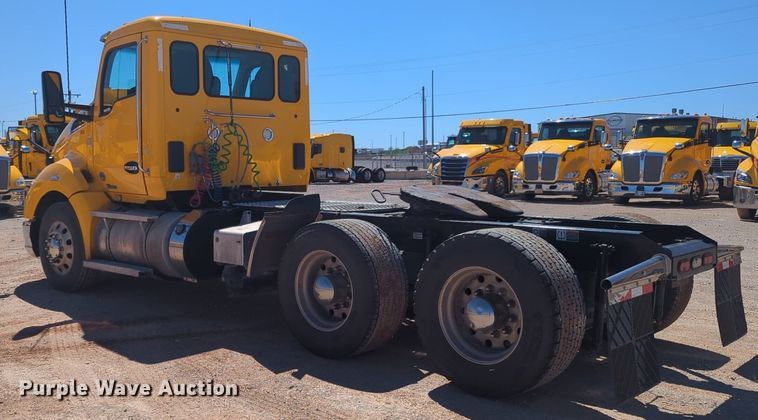 image for item NG9402 2019 Kenworth T680 semi truck
