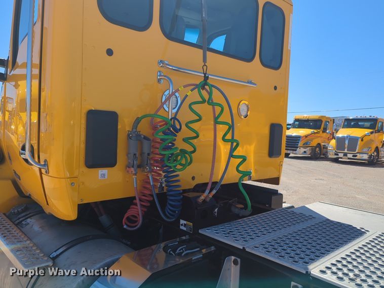 image for item NG9402 2019 Kenworth T680 semi truck