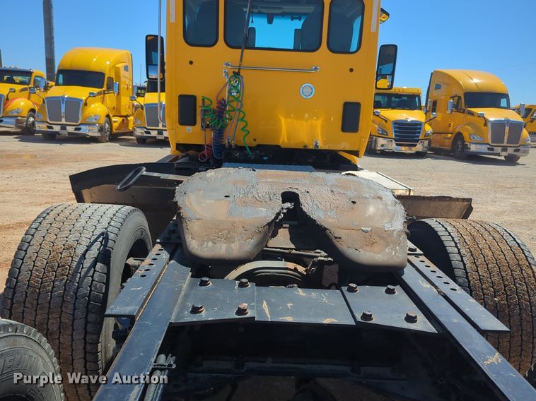 image for item NG9402 2019 Kenworth T680 semi truck