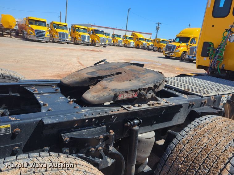 image for item NG9402 2019 Kenworth T680 semi truck