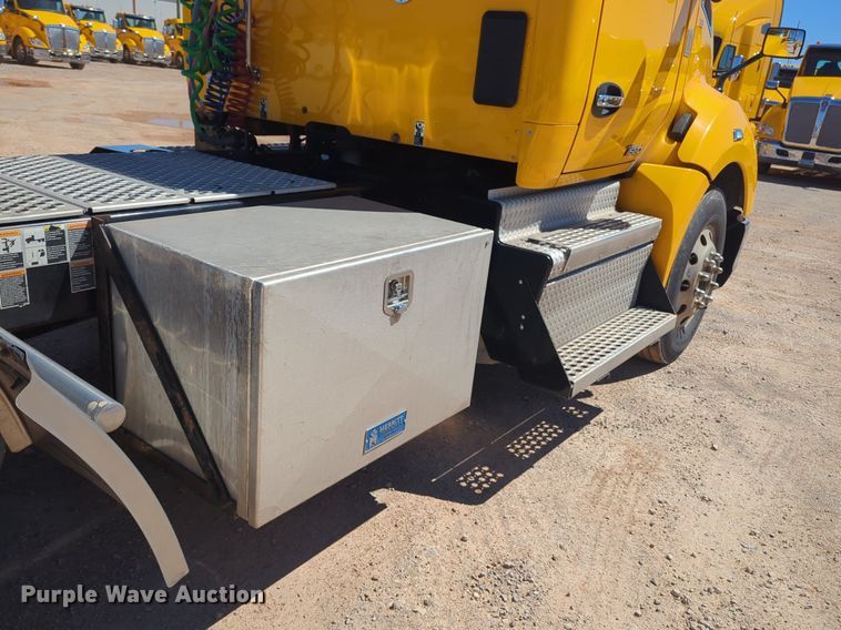 image for item NG9402 2019 Kenworth T680 semi truck