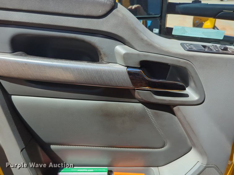 image for item NG9402 2019 Kenworth T680 semi truck