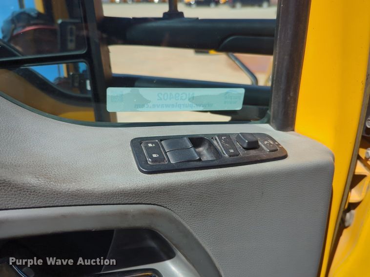 image for item NG9402 2019 Kenworth T680 semi truck