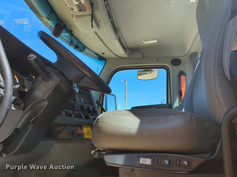 image for item NG9402 2019 Kenworth T680 semi truck