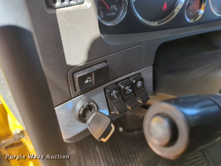 image for item NG9402 2019 Kenworth T680 semi truck