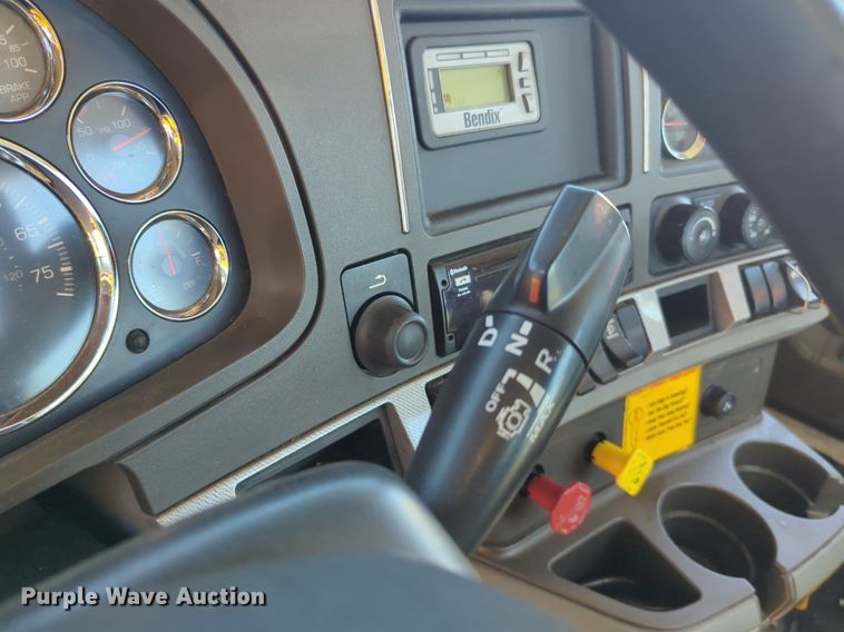 image for item NG9402 2019 Kenworth T680 semi truck