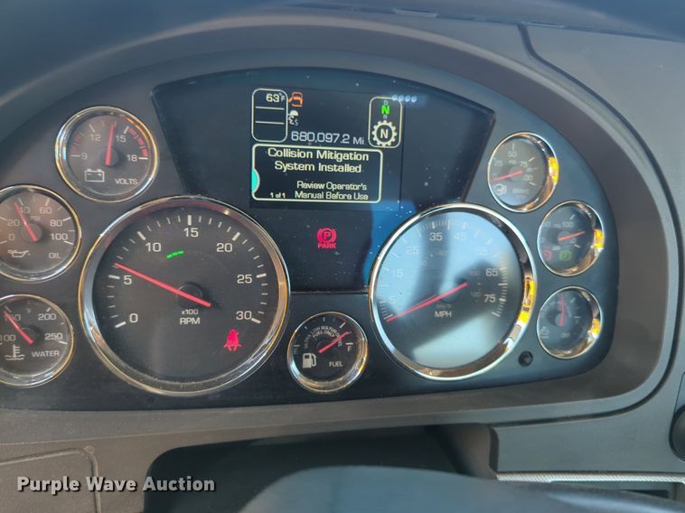 image for item NG9402 2019 Kenworth T680 semi truck