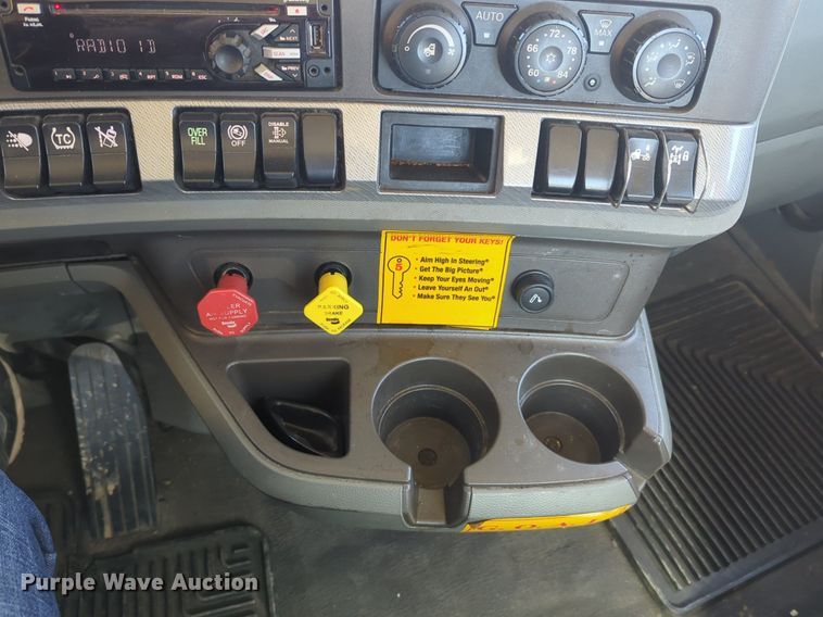 image for item NG9402 2019 Kenworth T680 semi truck