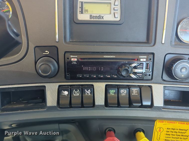 image for item NG9402 2019 Kenworth T680 semi truck