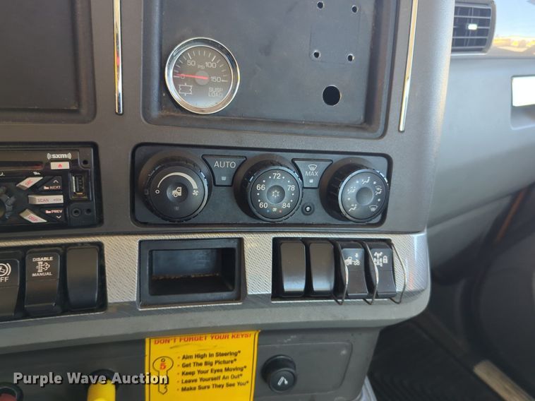 image for item NG9402 2019 Kenworth T680 semi truck