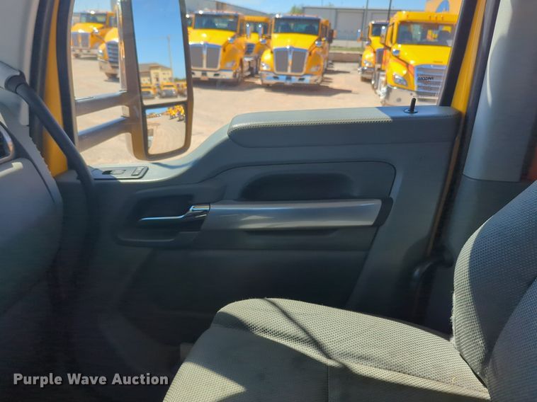 image for item NG9402 2019 Kenworth T680 semi truck