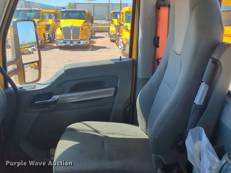 image for item NG9402 2019 Kenworth T680 semi truck