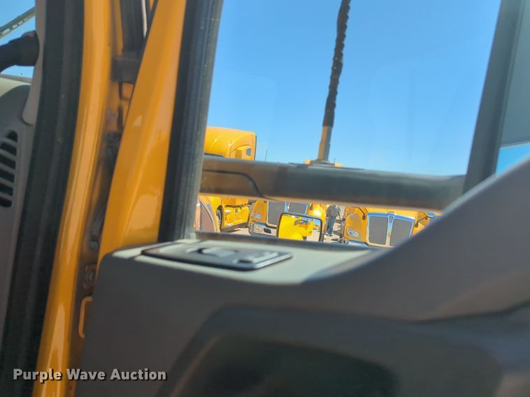 image for item NG9402 2019 Kenworth T680 semi truck