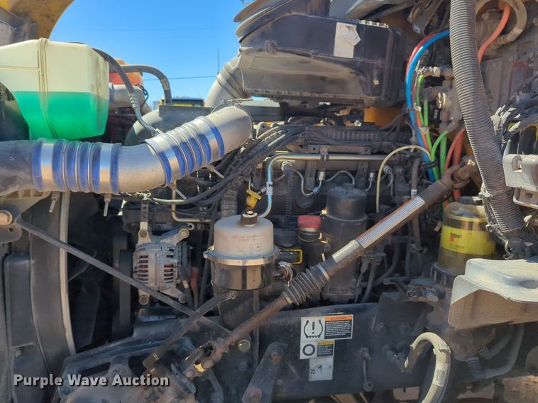 image for item NG9402 2019 Kenworth T680 semi truck