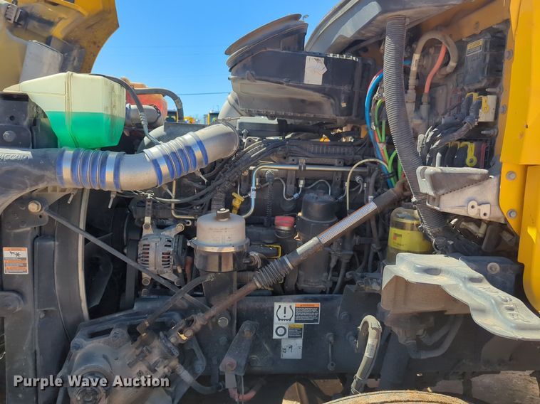 image for item NG9402 2019 Kenworth T680 semi truck