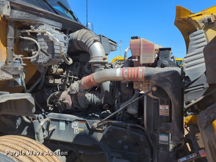 image for item NG9402 2019 Kenworth T680 semi truck