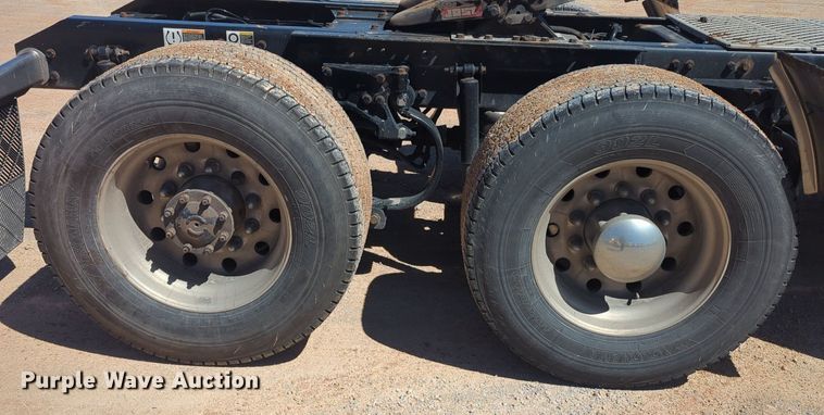 image for item NG9402 2019 Kenworth T680 semi truck