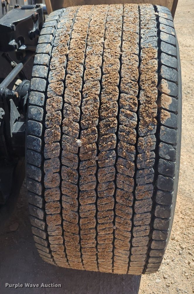 image for item NG9402 2019 Kenworth T680 semi truck