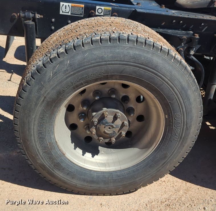 image for item NG9402 2019 Kenworth T680 semi truck