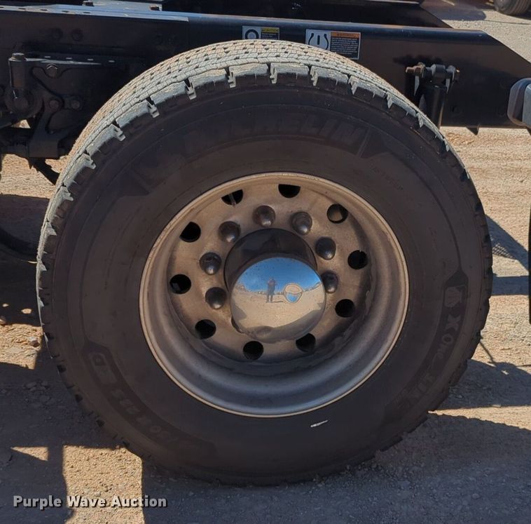 image for item NG9402 2019 Kenworth T680 semi truck