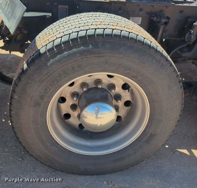 image for item NG9402 2019 Kenworth T680 semi truck