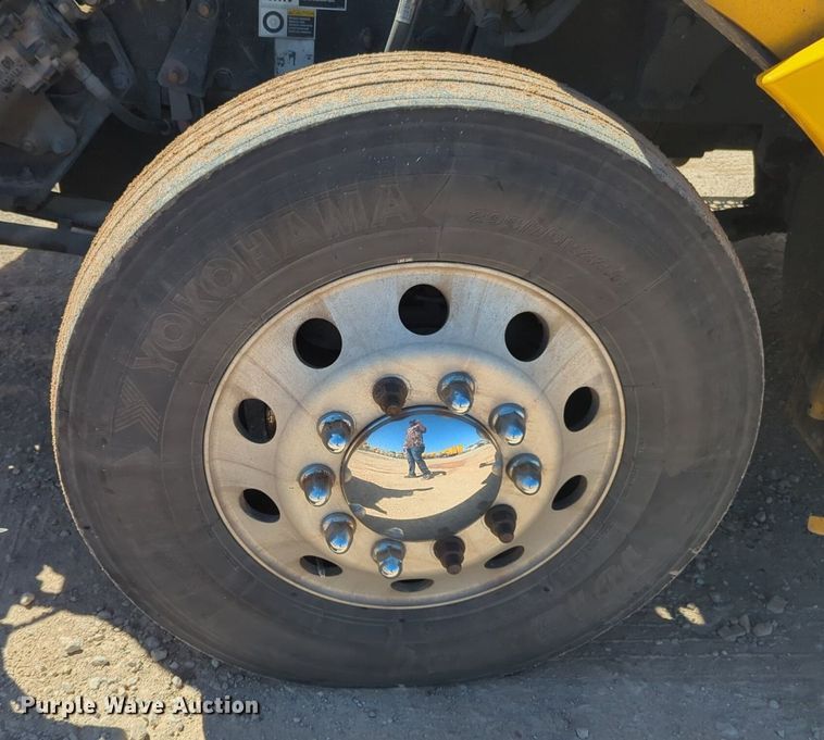 image for item NG9402 2019 Kenworth T680 semi truck