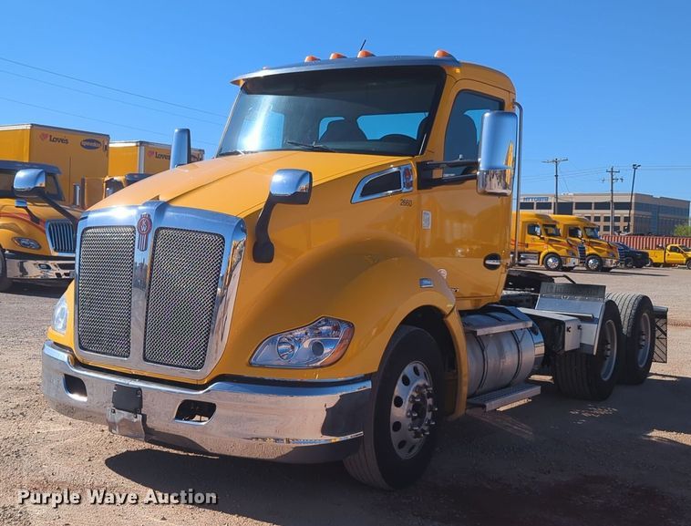 image for item NG9403 2020 Kenworth T680 semi truck
