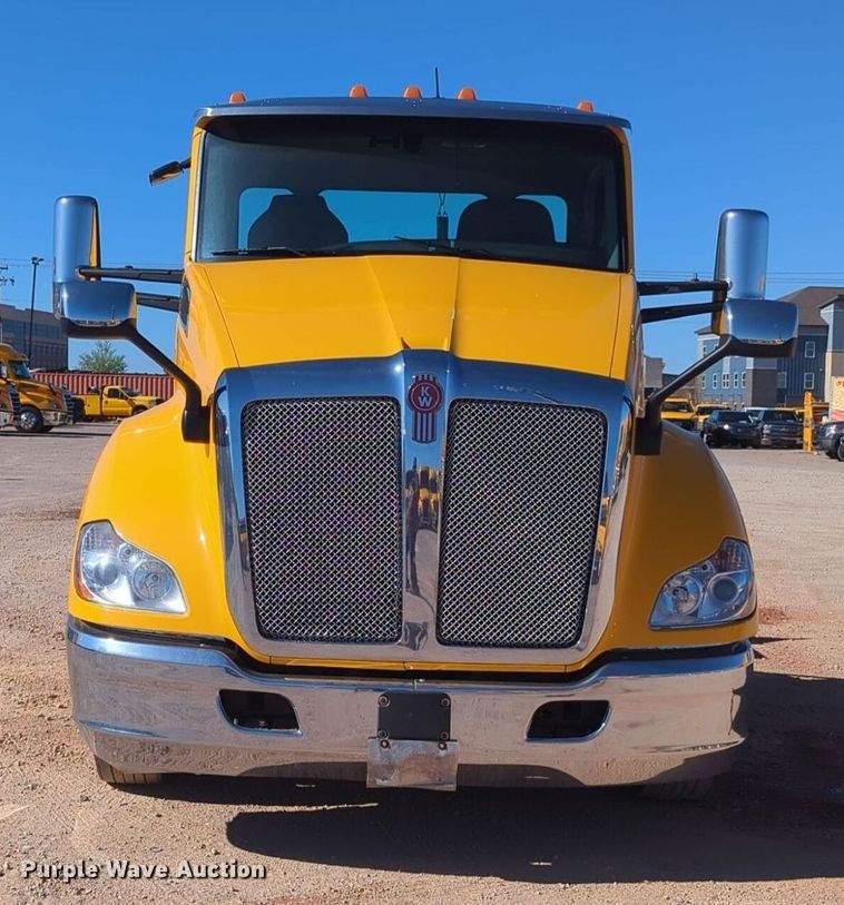 image for item NG9403 2020 Kenworth T680 semi truck