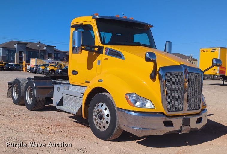 image for item NG9403 2020 Kenworth T680 semi truck