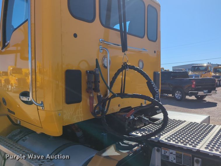image for item NG9403 2020 Kenworth T680 semi truck