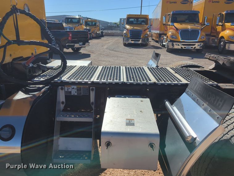 image for item NG9403 2020 Kenworth T680 semi truck