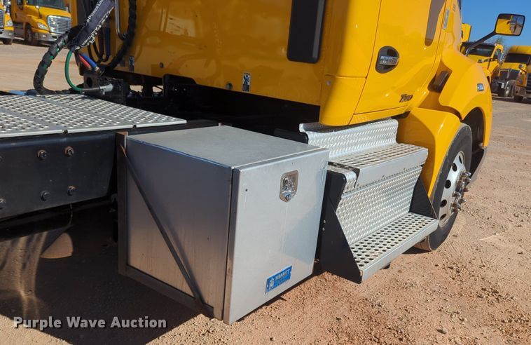 image for item NG9403 2020 Kenworth T680 semi truck