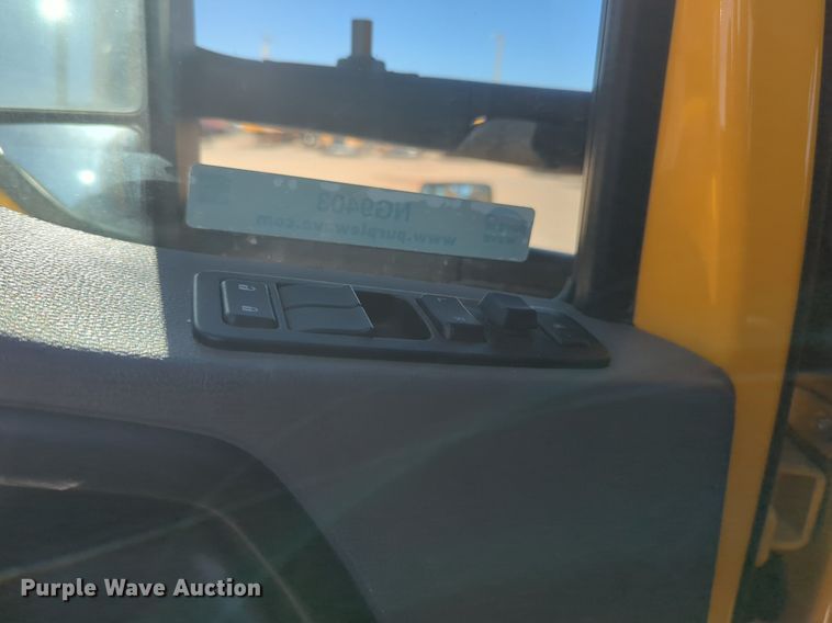 image for item NG9403 2020 Kenworth T680 semi truck