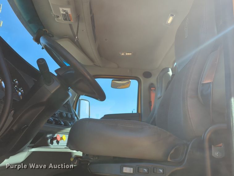 image for item NG9403 2020 Kenworth T680 semi truck