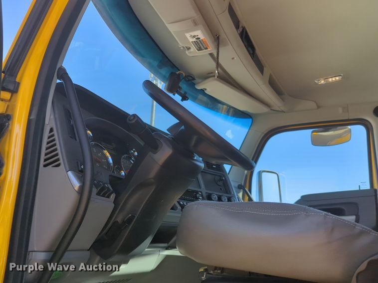 image for item NG9403 2020 Kenworth T680 semi truck