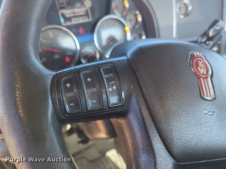 image for item NG9403 2020 Kenworth T680 semi truck