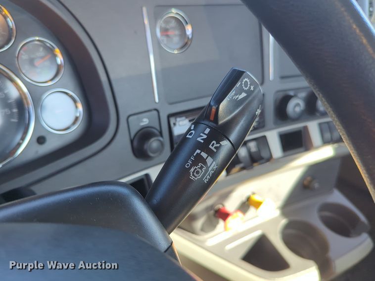 image for item NG9403 2020 Kenworth T680 semi truck