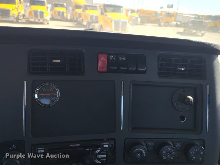 image for item NG9403 2020 Kenworth T680 semi truck