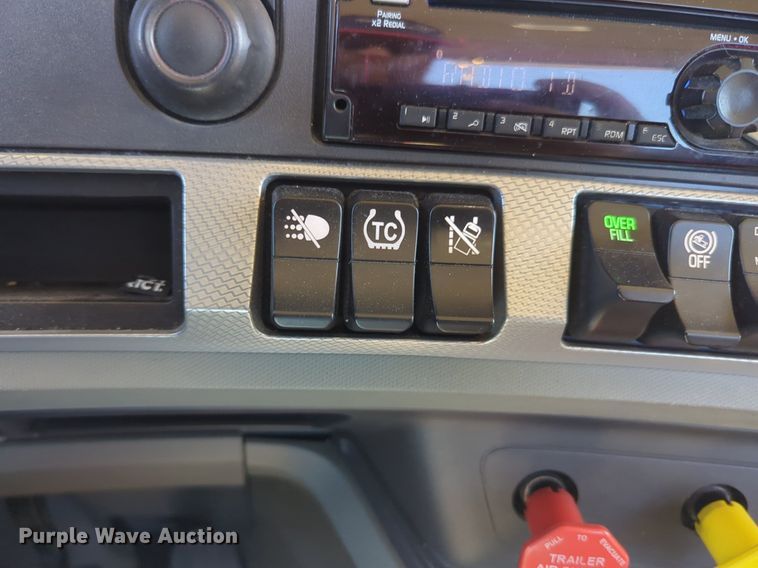 image for item NG9403 2020 Kenworth T680 semi truck